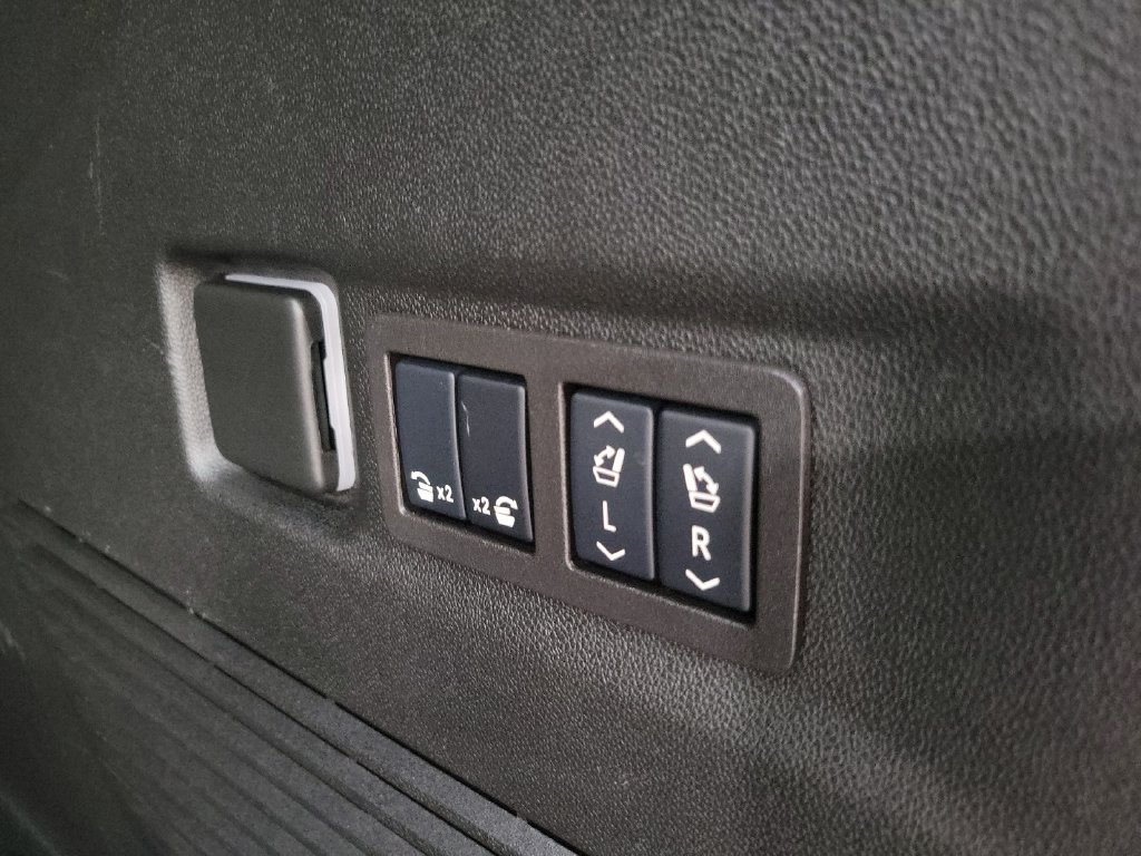 Used 2024 GMC Yukon XL Denali w/ Max Trailering Package AWD/4WD image 31