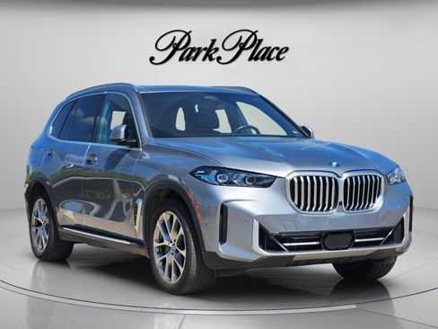 Used 2025 BMW X5 xDrive50e image 4