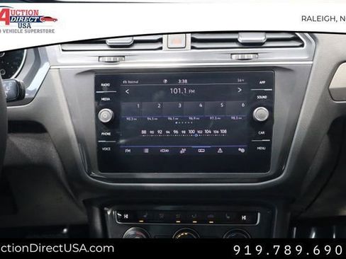 Used 2021 Volkswagen Tiguan SE w/ Panoramic Sunroof Package image 31