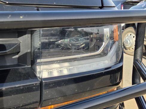 Used 2018 Chevrolet Silverado 1500 LT w/ All Star Edition image 15