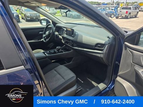 Used 2025 Nissan Rogue SV FWD image 42