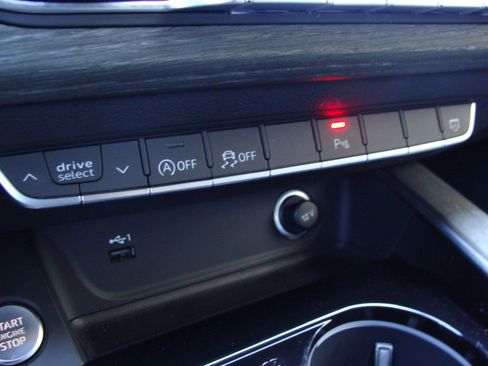 Used 2023 Audi A4 2.0T Premium w/ Convenience Package image 28