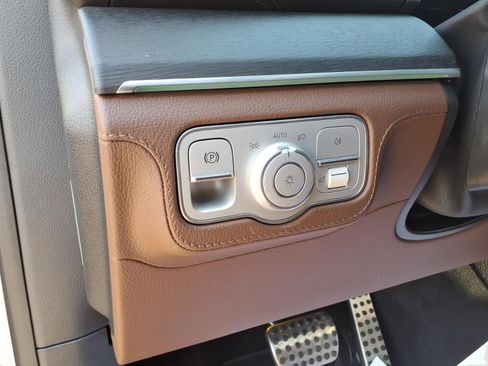 Used 2024 Mercedes-Benz GLS 580 4MATIC image 21