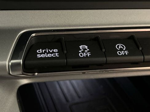 Used 2024 Audi Q3 2.0T Premium image 33