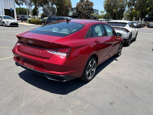Used 2023 Hyundai Elantra SEL w/ Convenience Package FWD image 3