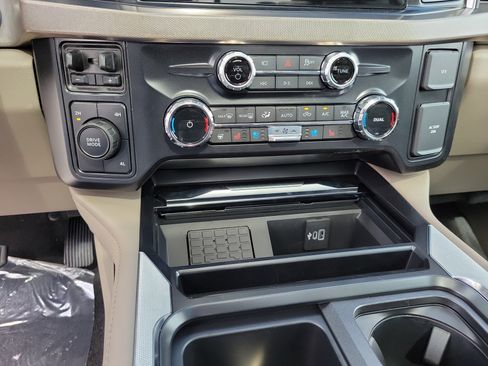 New 2026 Ford F450 Platinum w/ Platinum Plus Package AWD/4WD image 18