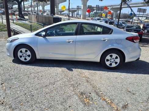Used 2017 Kia Forte LX w/ LX Popular Package FWD image 4
