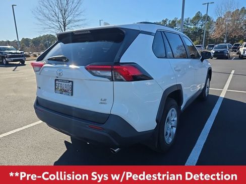 Used 2019 Toyota RAV4 LE image 10