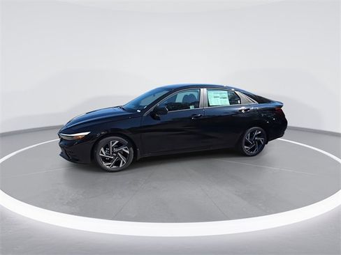 New 2025 Hyundai Elantra Sport image 4