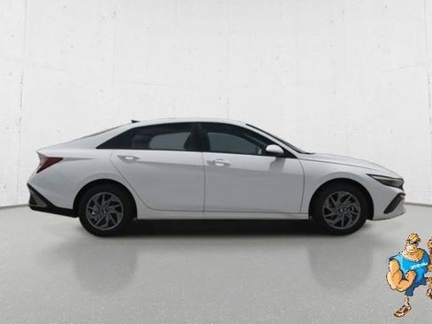 Certified 2025 Hyundai Elantra Blue image 3