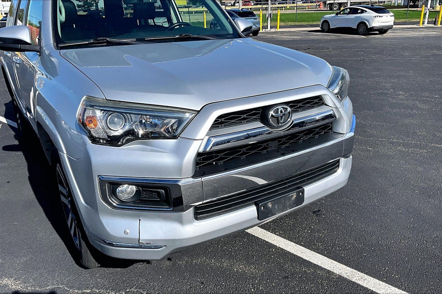 Used 2014 Toyota 4Runner Limited AWD/4WD image 4