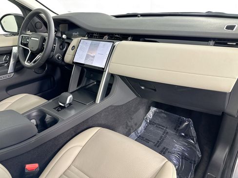Used 2025 Land Rover Discovery Sport S image 27