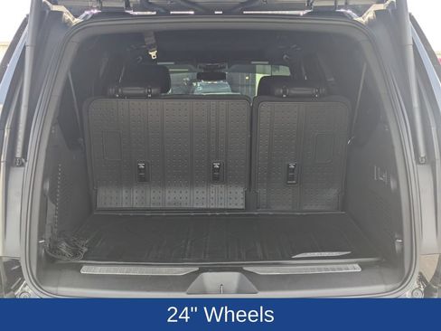 Used 2026 Chevrolet Suburban RST w/ RST Capability Package AWD/4WD image 14