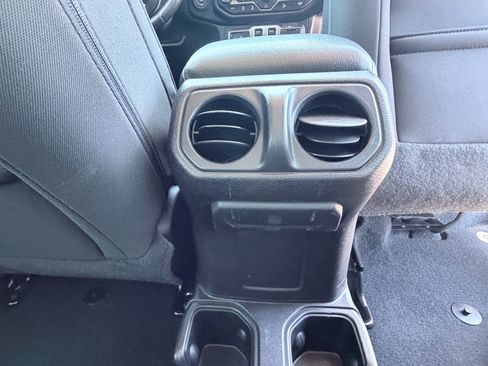Used 2020 Jeep Wrangler Sport AWD/4WD image 25
