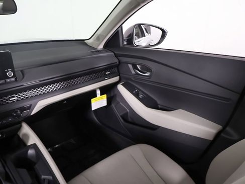 Certified 2025 Honda Accord SE image 36