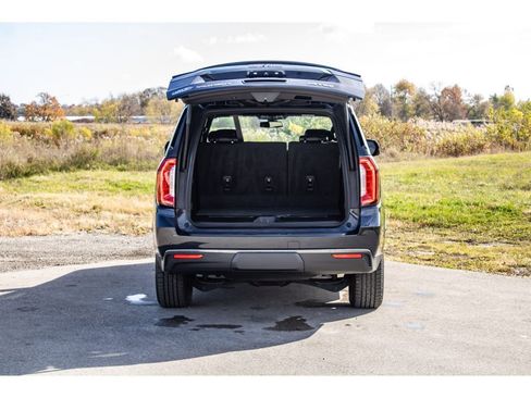 Used 2022 GMC Yukon AT4 w/ Technology Package image 7