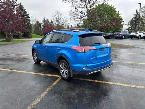 Used 2017 Toyota RAV4 XLE AWD/4WD image 5