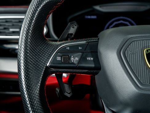 Used 2020 Lamborghini Urus image 45