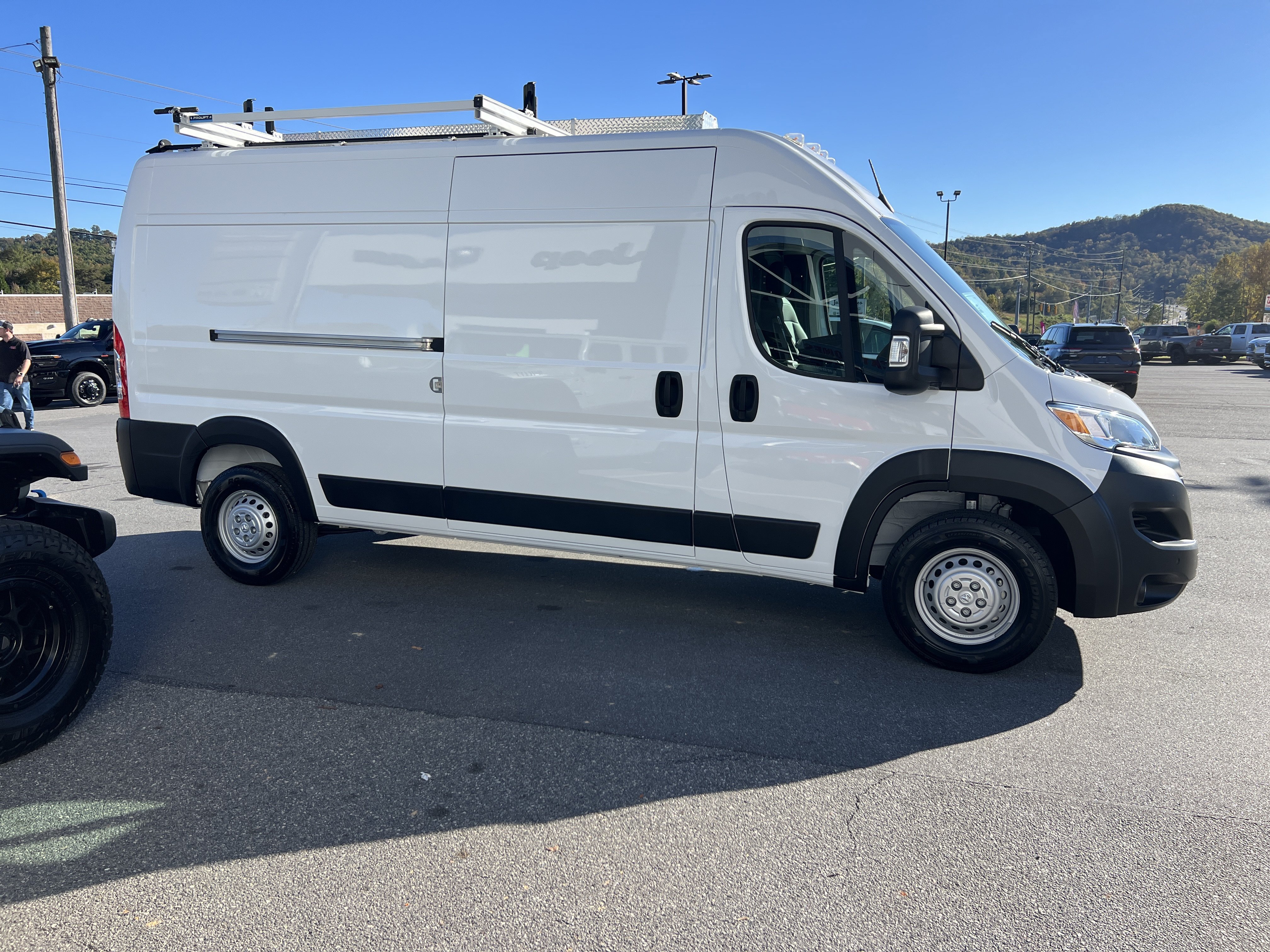 Used 2025 RAM ProMaster 2500 w/ Safety Group FWD image 4