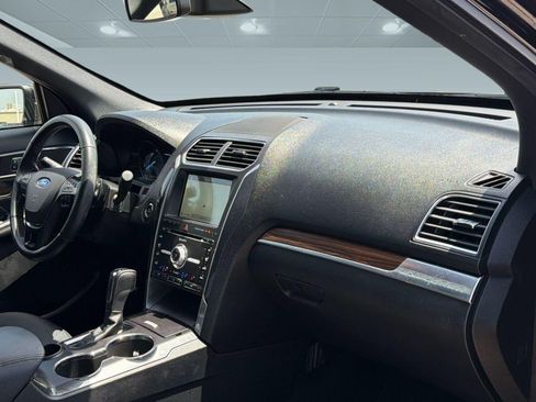 Used 2017 Ford Explorer Limited w/ Equipment Group 301A FWD image 31