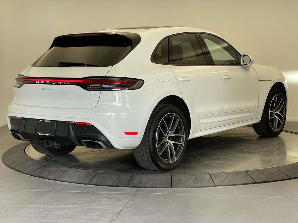 Certified 2026 Porsche Macan AWD/4WD image 7