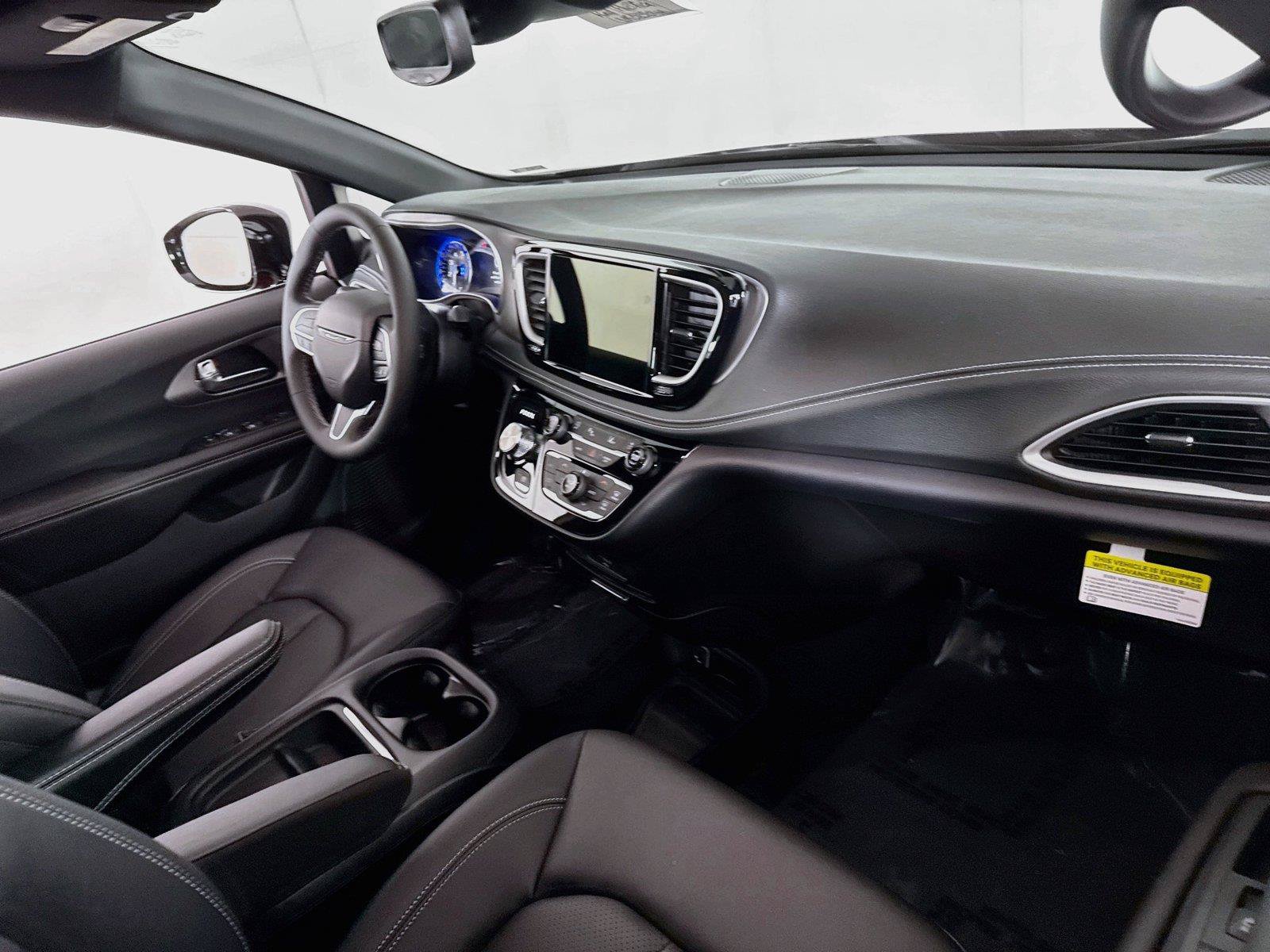 New 2027 Chrysler Pacifica Select AWD/4WD image 22