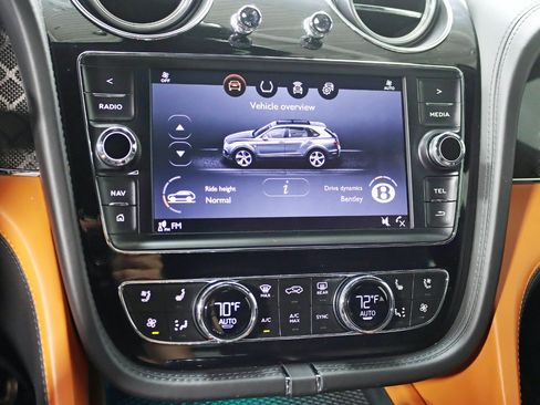 Used 2020 Bentley Bentayga Design Series AWD/4WD image 23
