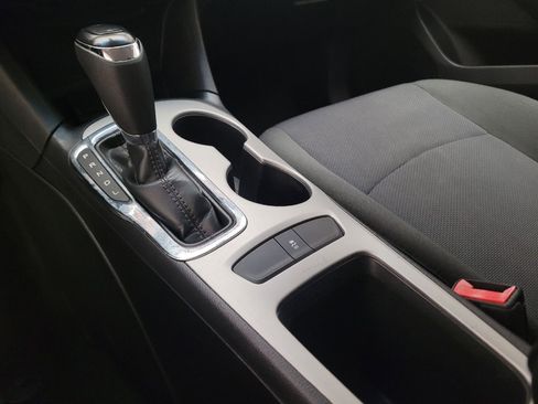 Used 2017 Chevrolet Cruze LS FWD image 26