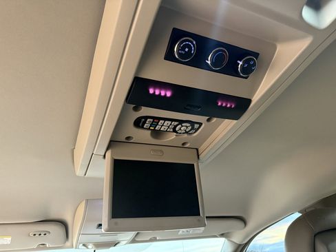 Used 2015 Chrysler Town & Country Touring w/ Driver Convenience Group image 20