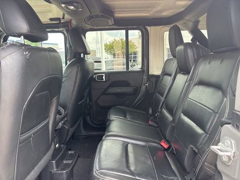 Used 2018 Jeep Wrangler Unlimited Sahara AWD/4WD image 12