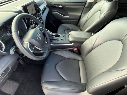 Used 2026 Toyota Highlander XLE AWD/4WD image 5