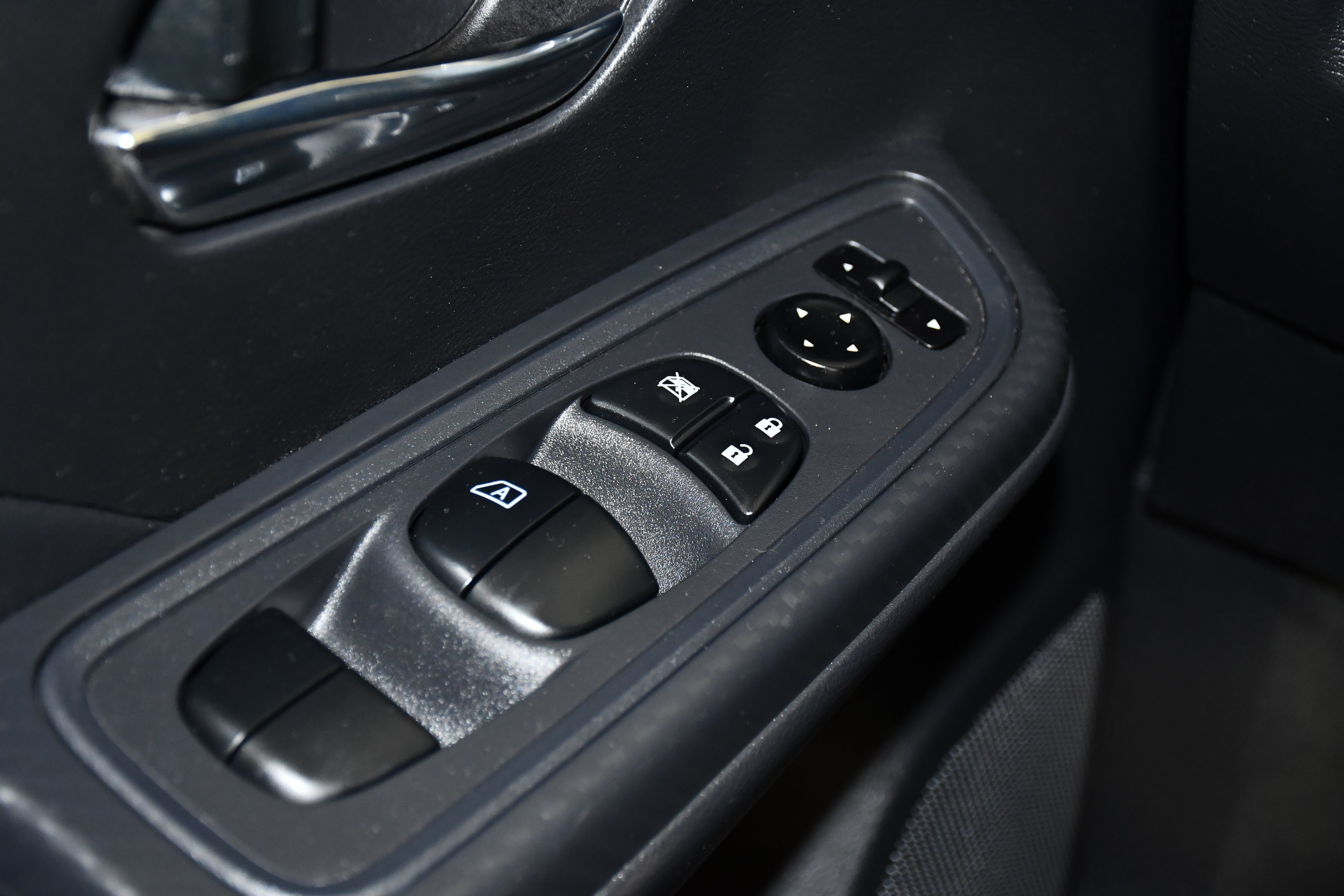 Used 2025 Nissan Versa SV w/ Trunk Package FWD image 32