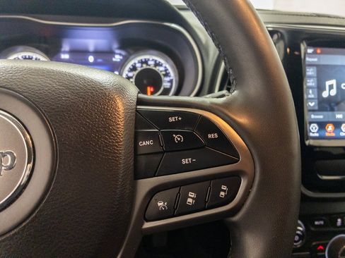 Used 2022 Jeep Cherokee Limited image 25