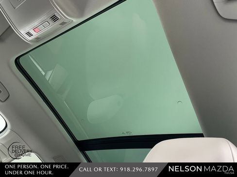 Used 2021 Volkswagen Tiguan SE w/ Panoramic Sunroof Package image 32