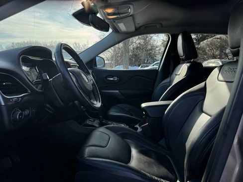 Used 2021 Jeep Cherokee Latitude Lux w/ Comfort/Convenience Group image 16