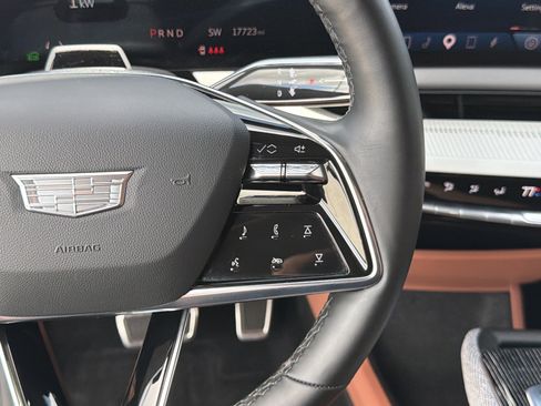 Used 2025 Cadillac Optiq Luxury 2 AWD/4WD image 31