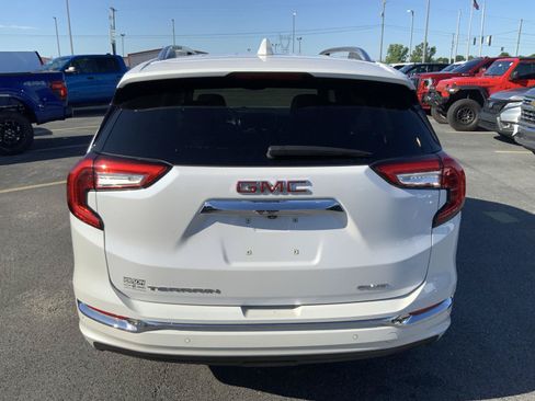 Used 2024 GMC Terrain Denali w/ Denali Premium Package AWD/4WD image 10