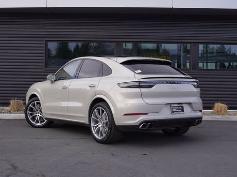 Used 2023 Porsche Cayenne Turbo image 3