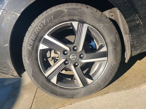 Used 2025 Nissan Sentra SV image 10