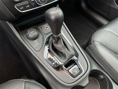 Used 2022 Jeep Cherokee Limited image 20