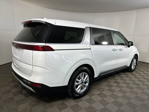 Used 2022 Kia Carnival LX image 3