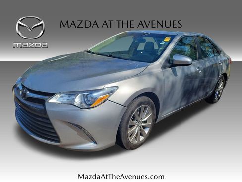 Used 2017 Toyota Camry XLE w/ Moonroof Package image 15
