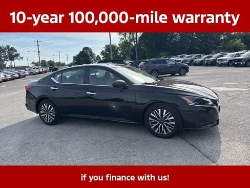 Used 2025 Nissan Altima 2.5 SV FWD image 13