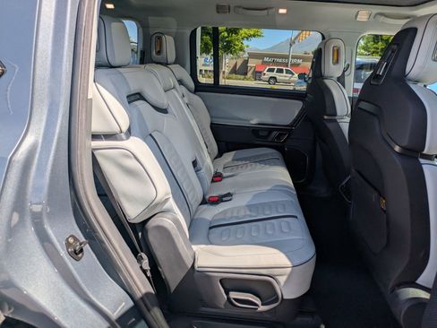 Used 2023 Rivian R1S Adventure AWD/4WD image 32