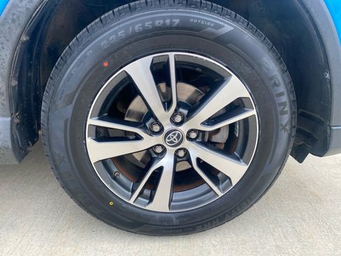Used 2018 Toyota RAV4 XLE AWD/4WD image 29