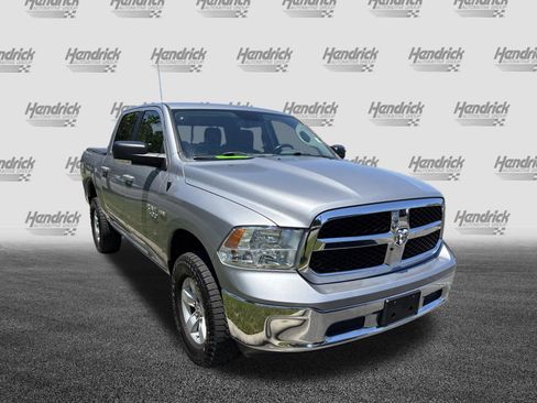 Used 2019 RAM 1500 Classic SLT w/ Luxury Group AWD/4WD image 6