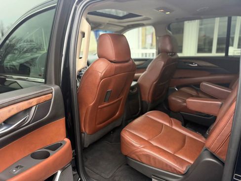 Used 2015 Cadillac Escalade ESV Luxury image 37
