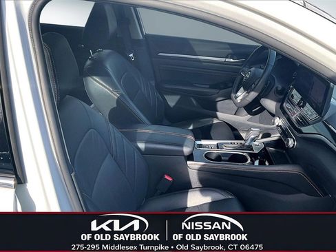 Used 2023 Nissan Altima 2.5 SR w/ SR Premium Package image 27