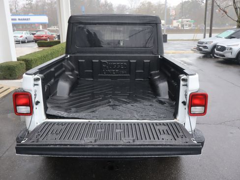 Used 2025 Jeep Gladiator Sport image 12