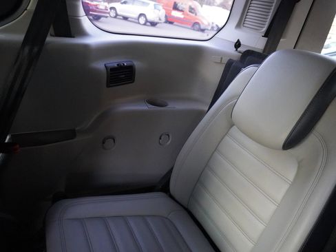 Used 2019 Ford Transit Connect XLT w/ XLT Premium Package image 29